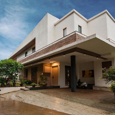 Villa 41 By Stayvista - A Chic Retreat With A Pool, Poker Table, And A Theater Room Lonavla Exterior foto